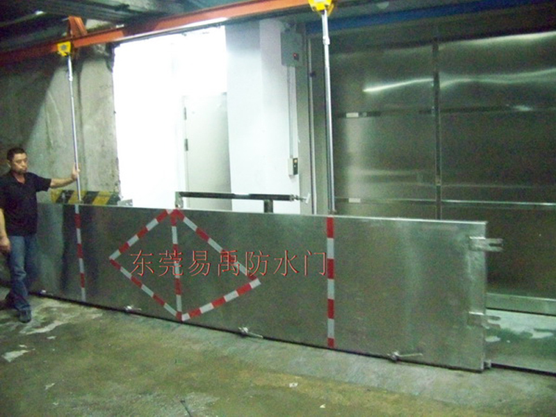 半封闭推拉式防水门操作 ---农业银行番禺支行